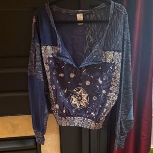 WE THE FREE Dark Blue Patterned Blouse sz M